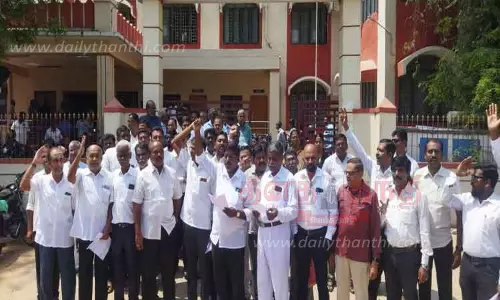 வக்கீல்கள் ஆர்ப்பாட்டம்