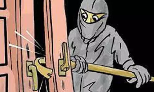 ஆரல்வாய்மொழி அருகேகாற்றாலையில் திருடியவர் கைது