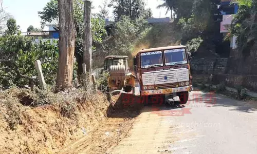 கூடலூர்-ஓவேலி சாலையை விரிவுபடுத்தும் பணி தொடக்கம்