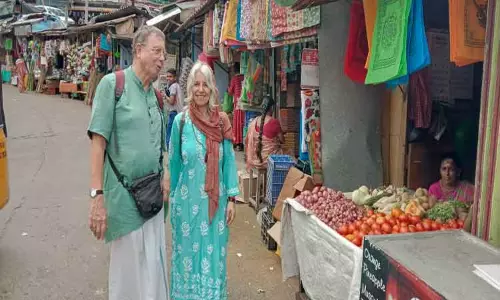 வால்பாறையில் உள்ள சுற்றுலா தலங்களை பார்வையிட்ட ஜெர்மன் நாட்டு தம்பதி