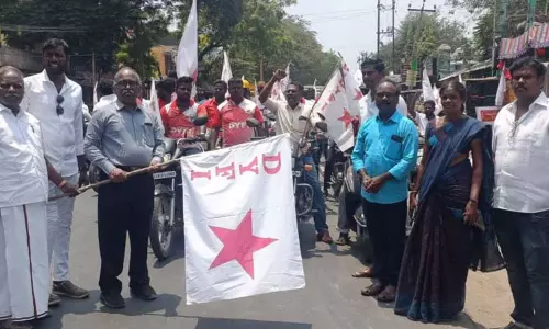 கள்ளக்குறிச்சியில் இந்திய ஜனநாயக வாலிபர் சங்கத்தினர் மோட்டார் சைக்கிள் பிரசார பேரணி