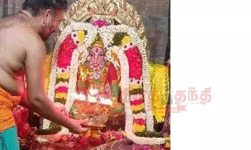 வராகி அம்மனுக்கு சிறப்பு அபிஷேகம்