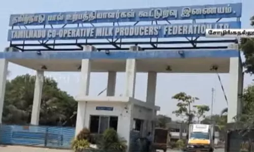 சென்னையில் ஆவின் பால் வினியோகம் செய்வதில் தாமதம் - மக்கள் பாதிப்பு சென்னையில் ஆவின் பால் வினியோகம் செய்வதில் தாமதம் - மக்கள் பாதிப்பு