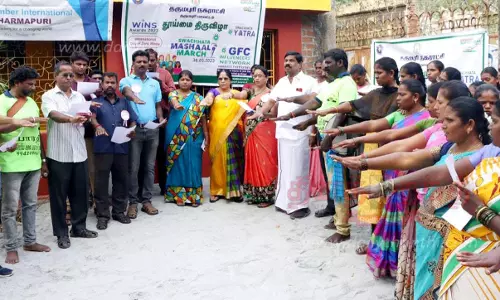 தர்மபுரி நகராட்சி சார்பில்திடக்கழிவு மேலாண்மை திட்ட விழிப்புணர்வு ஊர்வலம் தர்மபுரி நகராட்சி சார்பில்திடக்கழிவு மேலாண்மை திட்ட விழிப்புணர்வு ஊர்வலம்