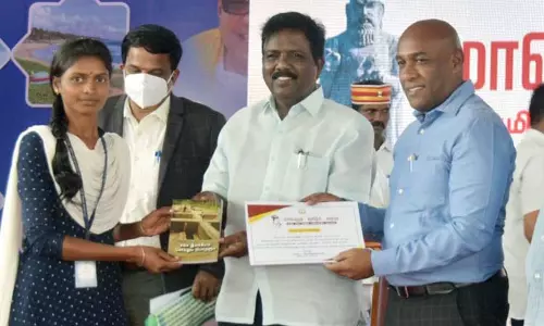 தமிழ்மொழியை பாதுகாத்து செம்மைப்படுத்த உறுதுணையாக இருக்க வேண்டும்கல்லூரி மாணவர்களுக்கு கலெக்டர் பழனி அறிவுரை