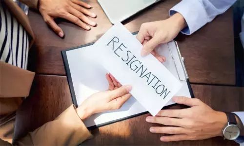 தேர்தலில் டிக்கெட் கிடைக்காது என்பதால் அதிருப்தி; பா.ஜனதா- ஜனதாதளம் (எஸ்) எம்.எல்.ஏ.க்கள் 2 பேர் ராஜினாமா