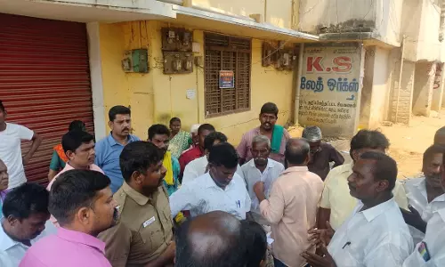 கிராம நிர்வாக அலுவலகத்தை இடிக்க பொதுமக்கள் எதிர்ப்பு