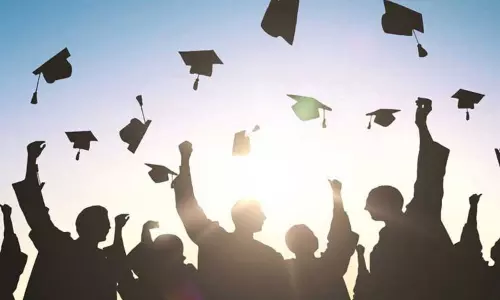 9 பல்கலைக்கழகங்களின் பட்டமளிப்பு விழா எப்போது? லட்சக்கணக்கான மாணவ-மாணவிகள் காத்திருப்பு 9 பல்கலைக்கழகங்களின் பட்டமளிப்பு விழா எப்போது? லட்சக்கணக்கான மாணவ-மாணவிகள் காத்திருப்பு