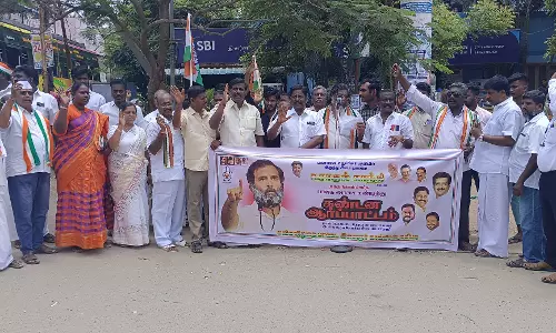 சீர்காழியில், பிரதமர் மோடியின் உருவ பொம்மையை எரிக்க முயற்சி