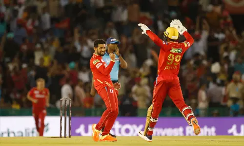 வெற்றியை நோக்கி பயணித்த கொல்கத்தா...குறுக்கிட்ட மழை...டக்வொர்த் லீவிஸ் முறையில் பஞ்சாப் வெற்றி...! வெற்றியை நோக்கி பயணித்த கொல்கத்தா...குறுக்கிட்ட மழை...டக்வொர்த் லீவிஸ் முறையில் பஞ்சாப் வெற்றி...!