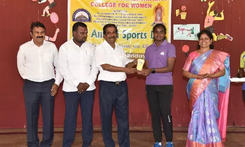 பழனியாண்டவர் மகளிர் கல்லூரியில் விளையாட்டு விழா பழனியாண்டவர் மகளிர் கல்லூரியில் விளையாட்டு விழா