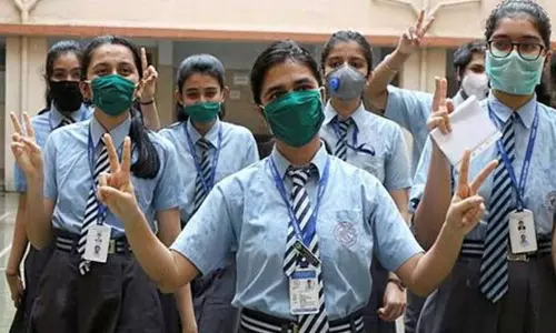 ஆந்திராவில் வருகிற திங்கள் முதல் பள்ளிகளில் அரை நாள் வகுப்புகள்