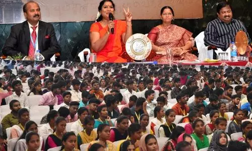 கல்லூரி மாணவர்களுக்கான தமிழ் கனவு நிகழ்ச்சி கல்லூரி மாணவர்களுக்கான தமிழ் கனவு நிகழ்ச்சி