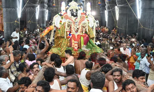 நாச்சியார்கோவில் சீனிவாசபெருமாள் கோவிலில் கல்கருட சேவை நாச்சியார்கோவில் சீனிவாசபெருமாள் கோவிலில் கல்கருட சேவை