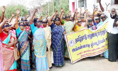 சத்துணவு ஓய்வூதியர்கள் ஆர்ப்பாட்டம் சத்துணவு ஓய்வூதியர்கள் ஆர்ப்பாட்டம்