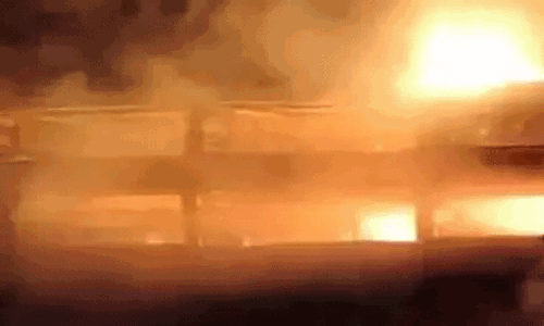 விருதுநகர் அருகே திடீரென தீப்பிடித்து எரிந்த ஆம்னி பேருந்து.. உயிரிழப்பு தவிர்ப்பு