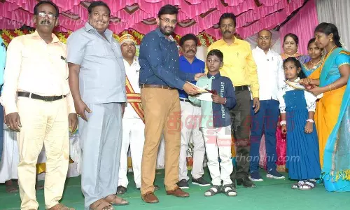 மழலையர் பள்ளியில் ஆண்டு விழா