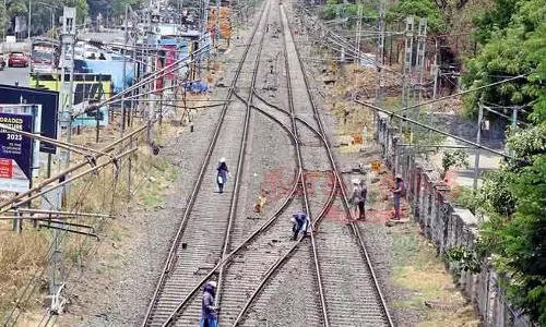 ரெயில் தண்டவாள பராமரிப்பு பணி தீவிரம்