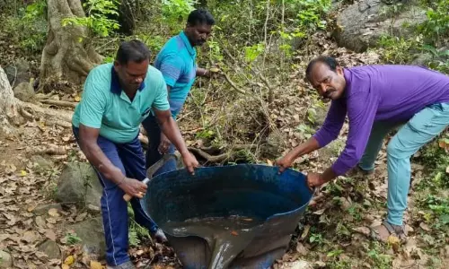 1000 லிட்டர் சாராய ஊறல் அழிப்பு