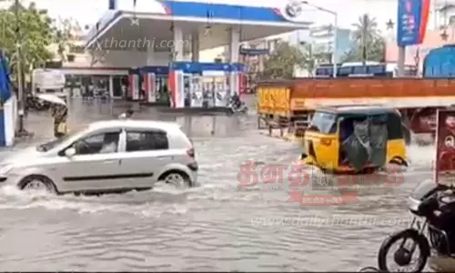 காரைக்காலில் கொட்டி தீர்த்த கனமழை காரைக்காலில் கொட்டி தீர்த்த கனமழை