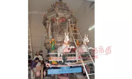 மாரியம்மன் கோவில் வெள்ளி தேரோட்டம்