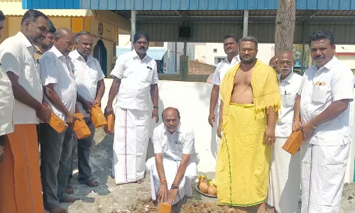 கயத்தாறு பேரூராட்சி பகுதியில்ரூ.24 லட்சம் மதிப்பீட்டில் வாறுகால்,சாலை அமைக்கும் பணி தொடக்கம்