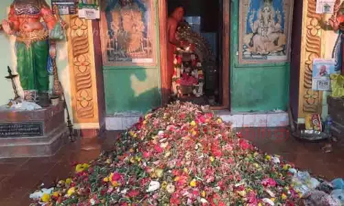 வேட்டைக்காட்டு மாரியம்மன் கோவிலில் பூச்சொரிதல் விழா