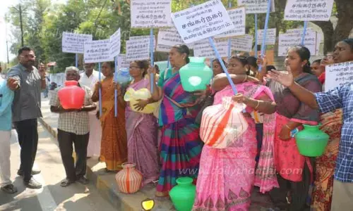 நெல்லை கலெக்டர் அலுவலகத்தை சங்கர்நகர் பகுதி பொதுமக்கள் காலிக்குடங்களுடன் முற்றுகை