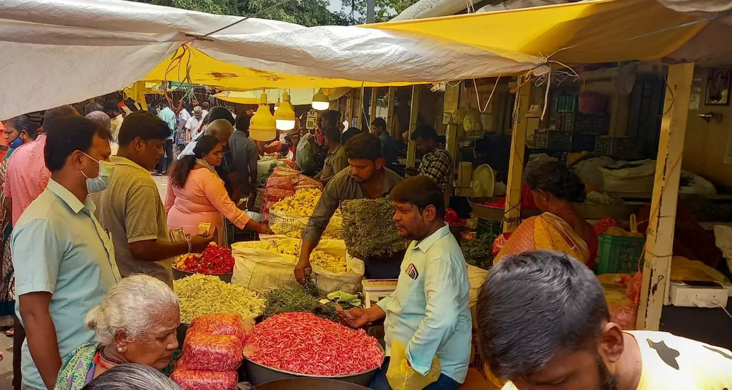 கோவையில் பூக்கள் விலை உயர்வு