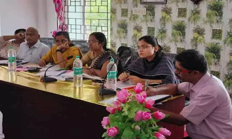 கிணத்துக்கடவு பகுதிகளில் குடிநீர் பிரச்சினையை தீர்க்க சப்-கலெக்டர் தலைமையில் 4 பேர் கொண்ட குழு அமைப்பு