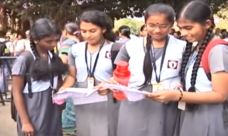 பள்ளி பாடத்திட்டத்தில் அதிரடி மாற்றம்... முகலாயர்கள் பற்றிய வரலாறு நீக்கம்... மத்திய அரசின் திடீர் முடிவு பள்ளி பாடத்திட்டத்தில் அதிரடி மாற்றம்... முகலாயர்கள் பற்றிய வரலாறு நீக்கம்... மத்திய அரசின் திடீர் முடிவு