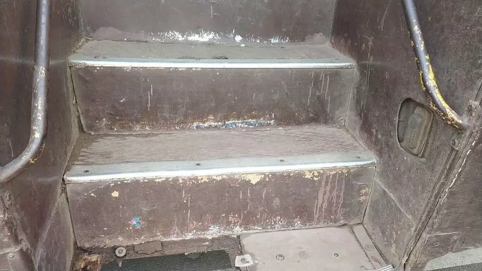 மார்த்தாண்டம் அருகே பரபரப்பு:அரசு பஸ் படிக்கட்டு உடைந்து விழுந்ததில் பயணி படுகாயம் மார்த்தாண்டம் அருகே பரபரப்பு:அரசு பஸ் படிக்கட்டு உடைந்து விழுந்ததில் பயணி படுகாயம்