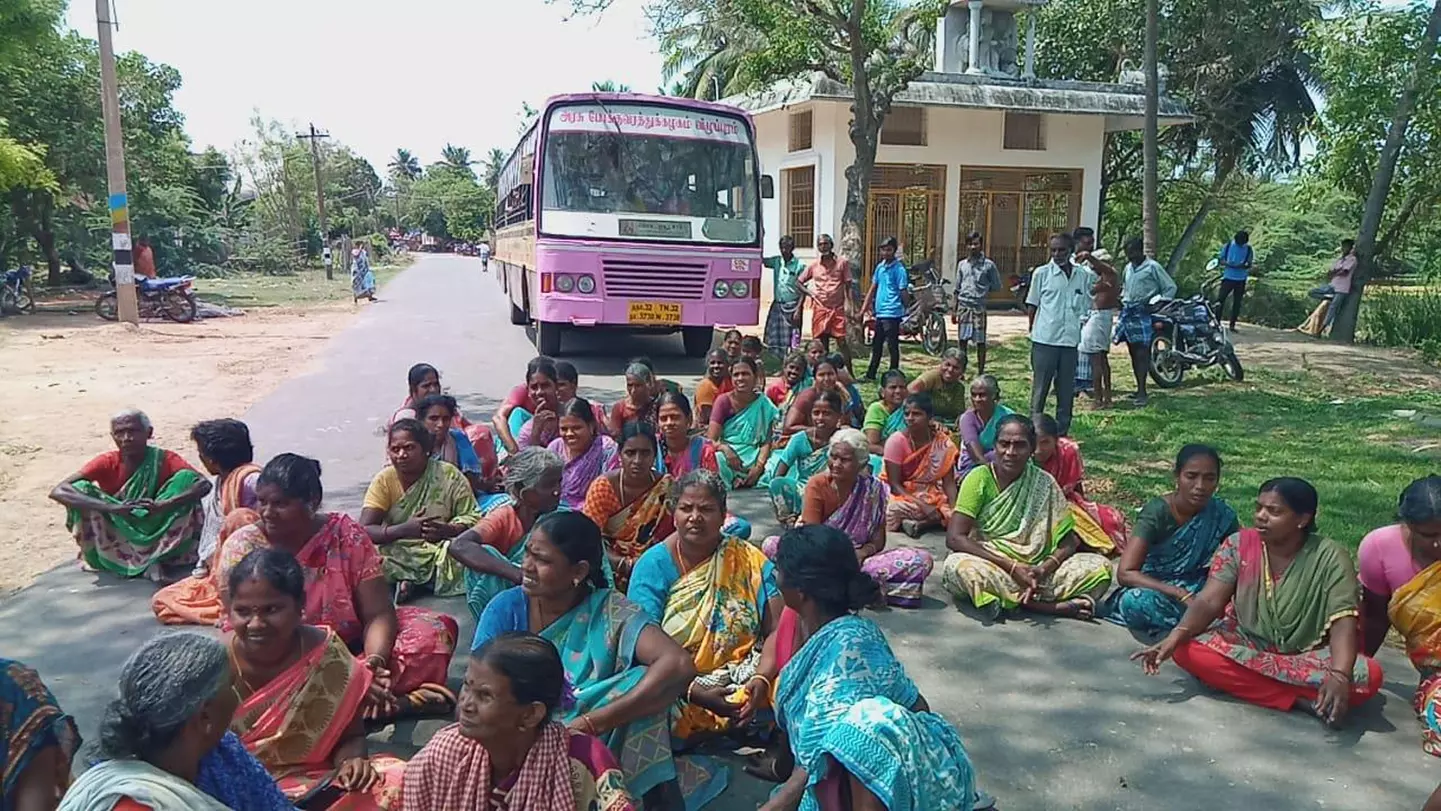 பெண்கள் மறியல் பெண்கள் மறியல்