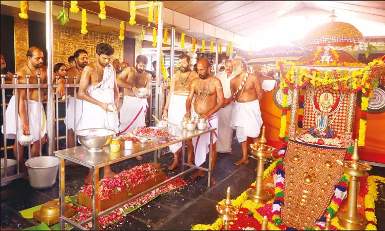 சபரிமலை அய்யப்பன் கோவிலில் பங்குனி உத்திர திருவிழா: பம்பையில் அய்யப்பனுக்கு ஆராட்டு - இன்று நடக்கிறது சபரிமலை அய்யப்பன் கோவிலில் பங்குனி உத்திர திருவிழா: பம்பையில் அய்யப்பனுக்கு ஆராட்டு - இன்று நடக்கிறது