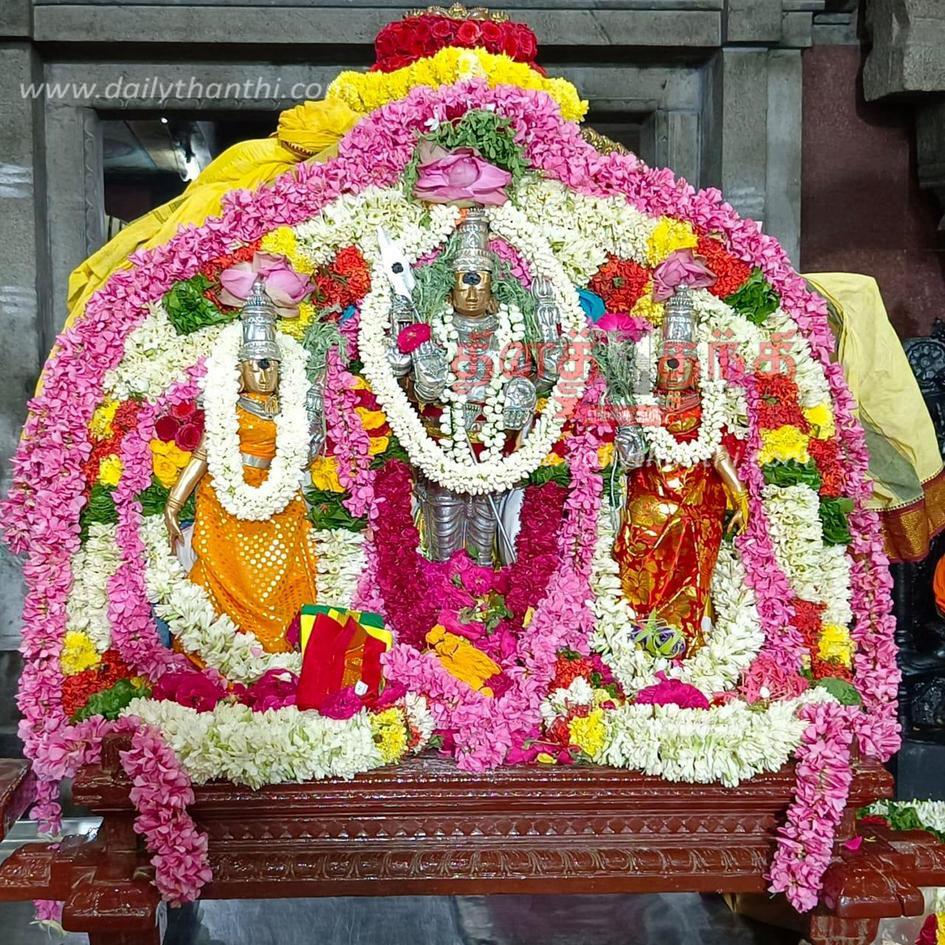 kovil | பங்குனி உத்திரத்தையொட்டி சென்னிமலை முருகன் கோவிலில் ...