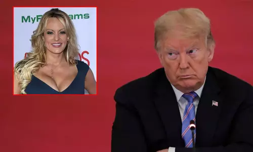 டிரம்புக்கு எதிரான ஆபாச பட நடிகை வழக்கு; அமெரிக்க கோர்ட்டில் புகைப்படம், வீடியோ எடுக்க தடை கோரிய வழக்கறிஞர்கள் டிரம்புக்கு எதிரான ஆபாச பட நடிகை வழக்கு; அமெரிக்க கோர்ட்டில் புகைப்படம், வீடியோ எடுக்க தடை கோரிய வழக்கறிஞர்கள்