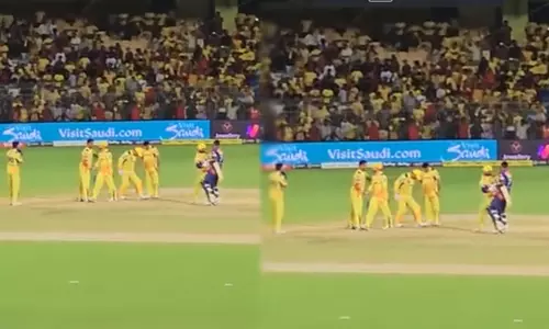 இது தான் கோடு...இதை தாண்டி வரக்கூடாது...தேஷ்பாண்டேவுக்கு அட்வைஸ் செய்த தோனி - வீடியோ...!