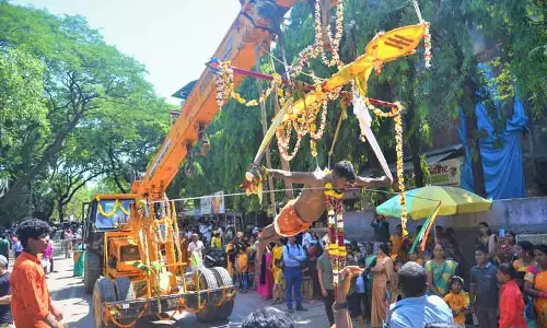 முல்லுண்டு முருகன் கோவிலில் பங்குனி உத்திர திருவிழா- பக்தர்கள் பறவை காவடி, அலகு குத்தி சாமி தரிசனம்