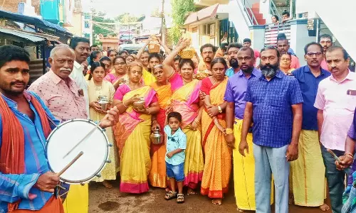 பால்குடம் எடுத்து பக்தர்கள் நேர்த்திக்கடன் பால்குடம் எடுத்து பக்தர்கள் நேர்த்திக்கடன்