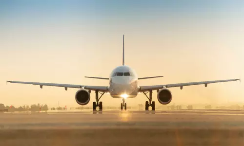 நடுவானில் பெங்களூரு விமானத்தில் கோளாறு : ஐதராபாத்தில் அவசரமாக தரையிறங்கியது