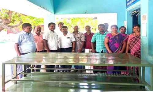 அரசு பள்ளிக்கு பெஞ்சுகள் வழங்கல் அரசு பள்ளிக்கு பெஞ்சுகள் வழங்கல்