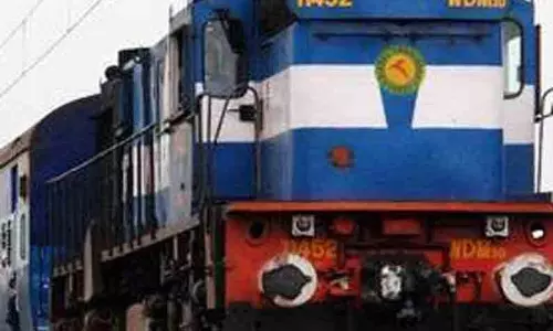 திருச்செந்தூர்- பாலக்காடு ெரயில் நடுவழியில் நிறுத்தம்