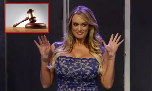 டிரம்பின் வழக்கு செலவுக்கு ரூ.9.86 கோடி வழங்க வேண்டும்; ஆபாச பட நடிகைக்கு கோர்ட்டு அதிரடி உத்தரவு டிரம்பின் வழக்கு செலவுக்கு ரூ.9.86 கோடி வழங்க வேண்டும்; ஆபாச பட நடிகைக்கு கோர்ட்டு அதிரடி உத்தரவு