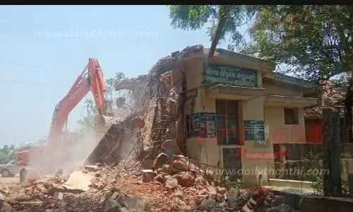 கிராம நிர்வாக அலுவலகம் இடிப்பு