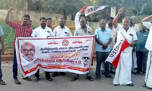 ரேஷன் கடை பணியாளர்கள் ஆர்ப்பாட்டம் ரேஷன் கடை பணியாளர்கள் ஆர்ப்பாட்டம்