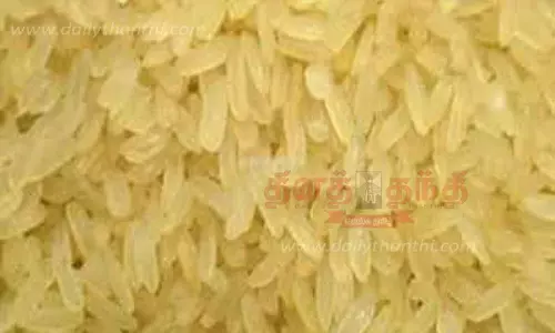 மொபட்டில் ரேஷன் அரிசி கடத்திய வாலிபர் சிக்கினார்