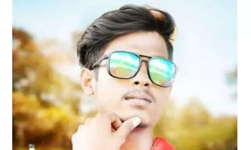 ராமநத்தம் அருகே மோட்டார் சைக்கிள் மீது கார் மோதல்; 2 வாலிபர்கள் பலி ராமநத்தம் அருகே மோட்டார் சைக்கிள் மீது கார் மோதல்; 2 வாலிபர்கள் பலி