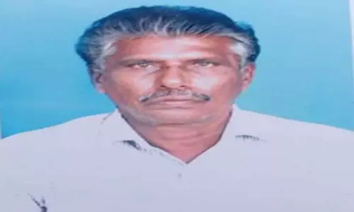 தனியார் கல்லூரி பஸ் மோதி தந்தை-மகன் பலி