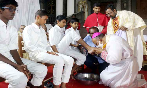 கிறிஸ்தவ ஆலயங்களில் பாதம் கழுவும் நிகழ்ச்சி