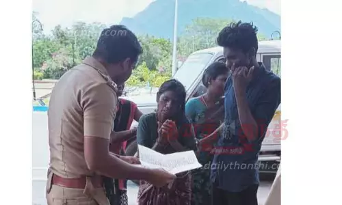 மண்எண்ணெய் ஊற்றி பெண் தீக்குளிக்க முயற்சி மண்எண்ணெய் ஊற்றி பெண் தீக்குளிக்க முயற்சி